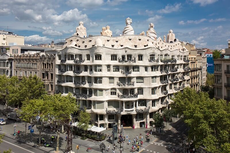 casa-mila-la-pedrera-gaudi-barcelona